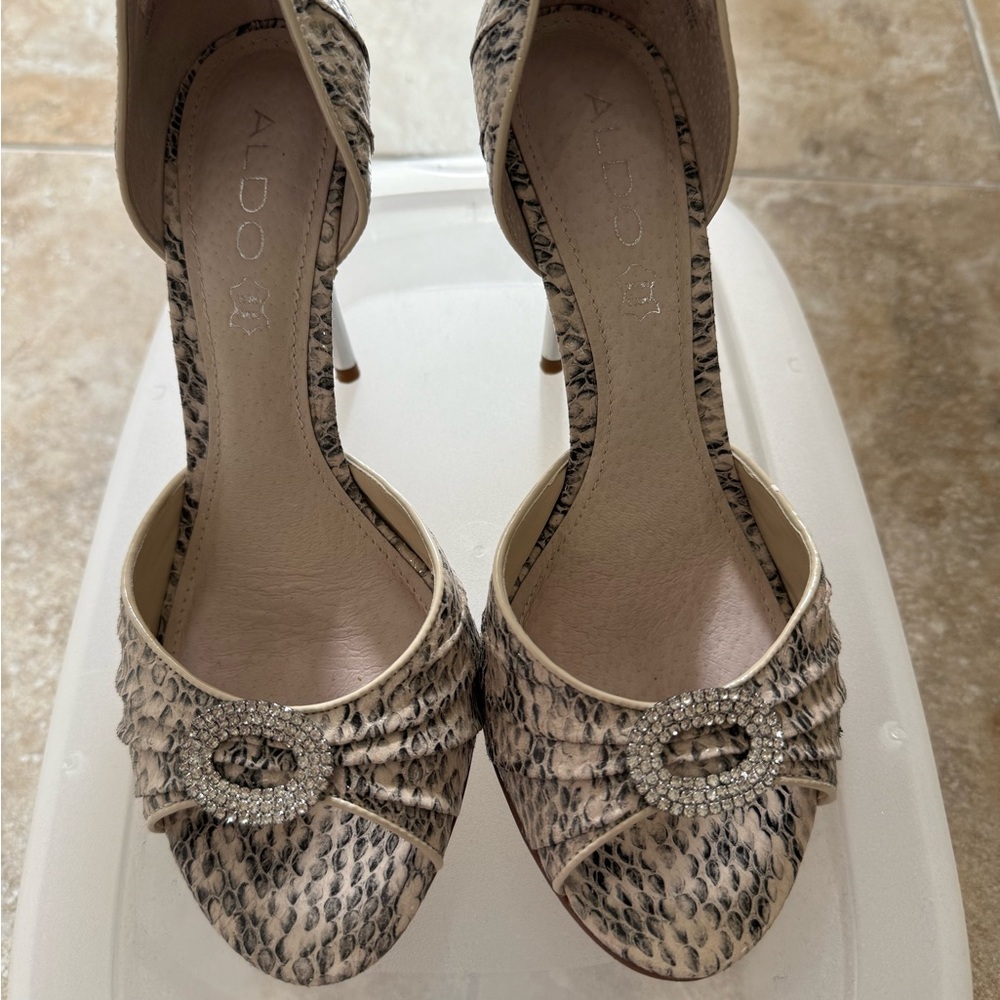 Aldo Cream Heels with Elegant Design